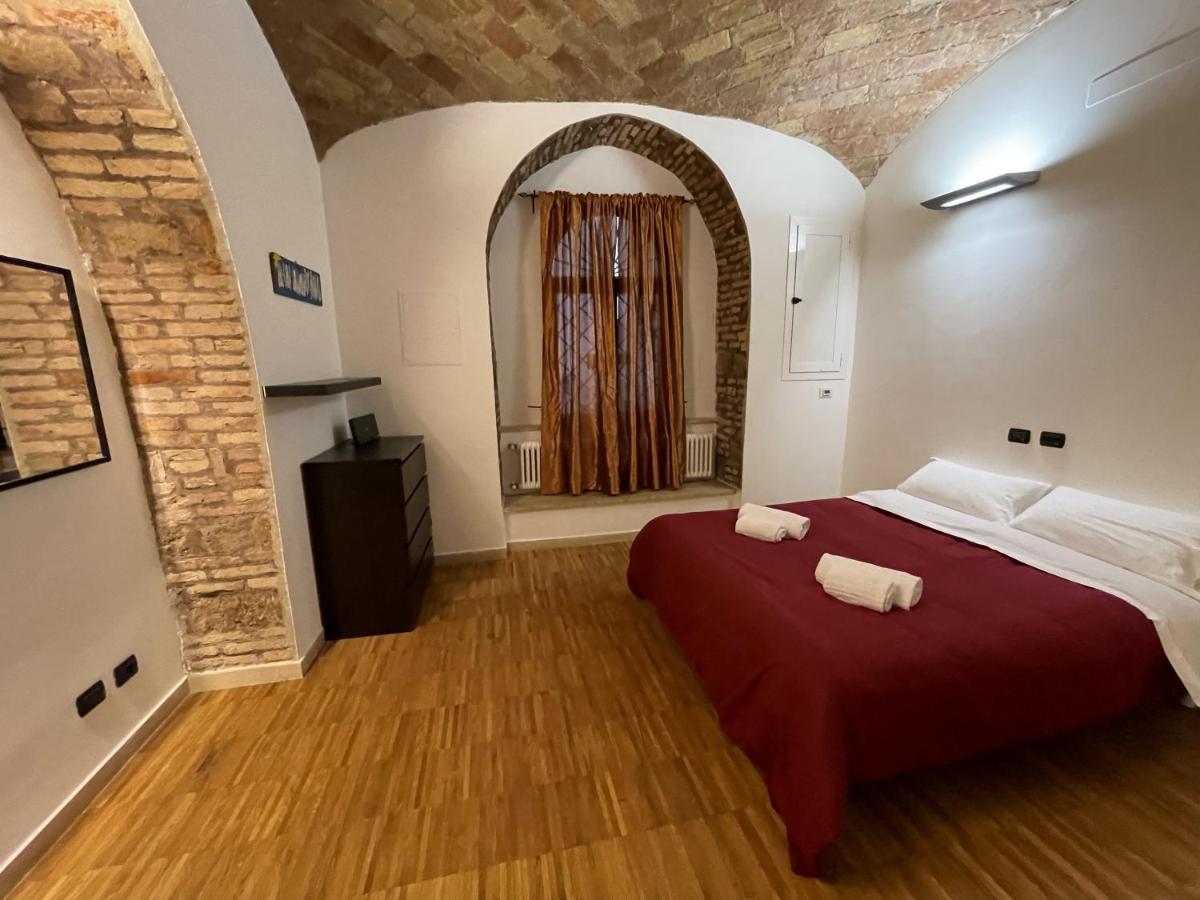 Heart Of San Lorenzo - La Casa Particular Rome Bagian luar foto