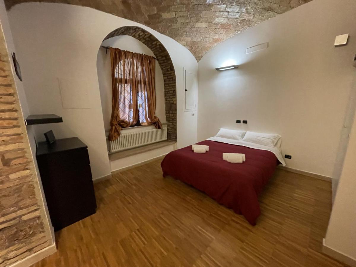Heart Of San Lorenzo - La Casa Particular Rome Bagian luar foto