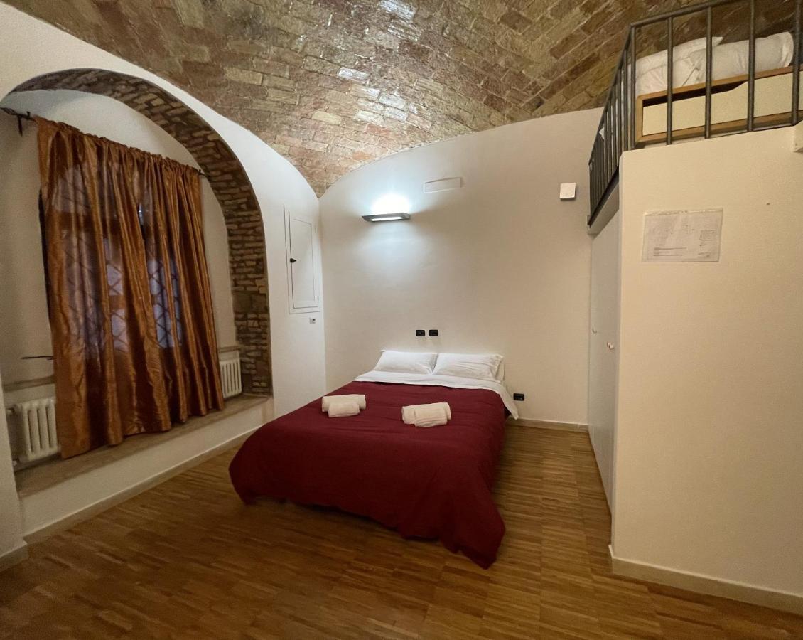 Heart Of San Lorenzo - La Casa Particular Rome Bagian luar foto